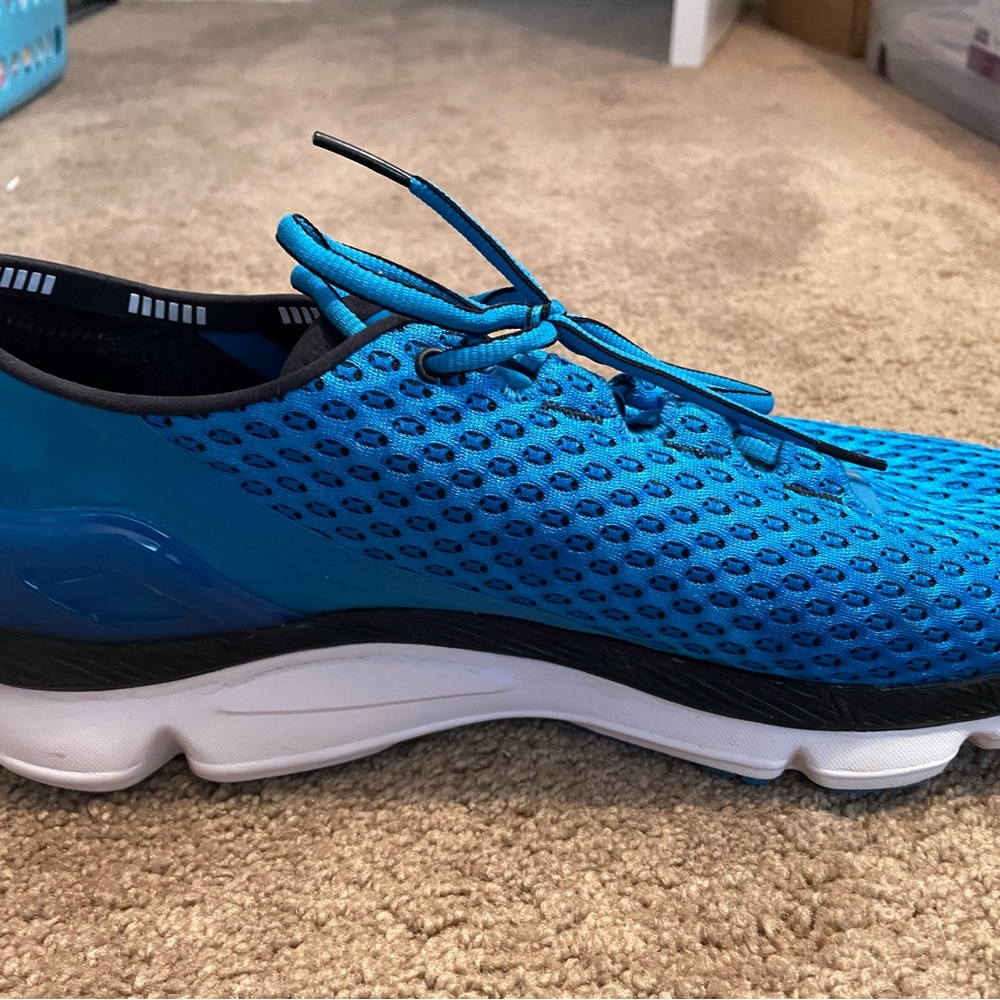Men’s under armour tennis shoes size 13